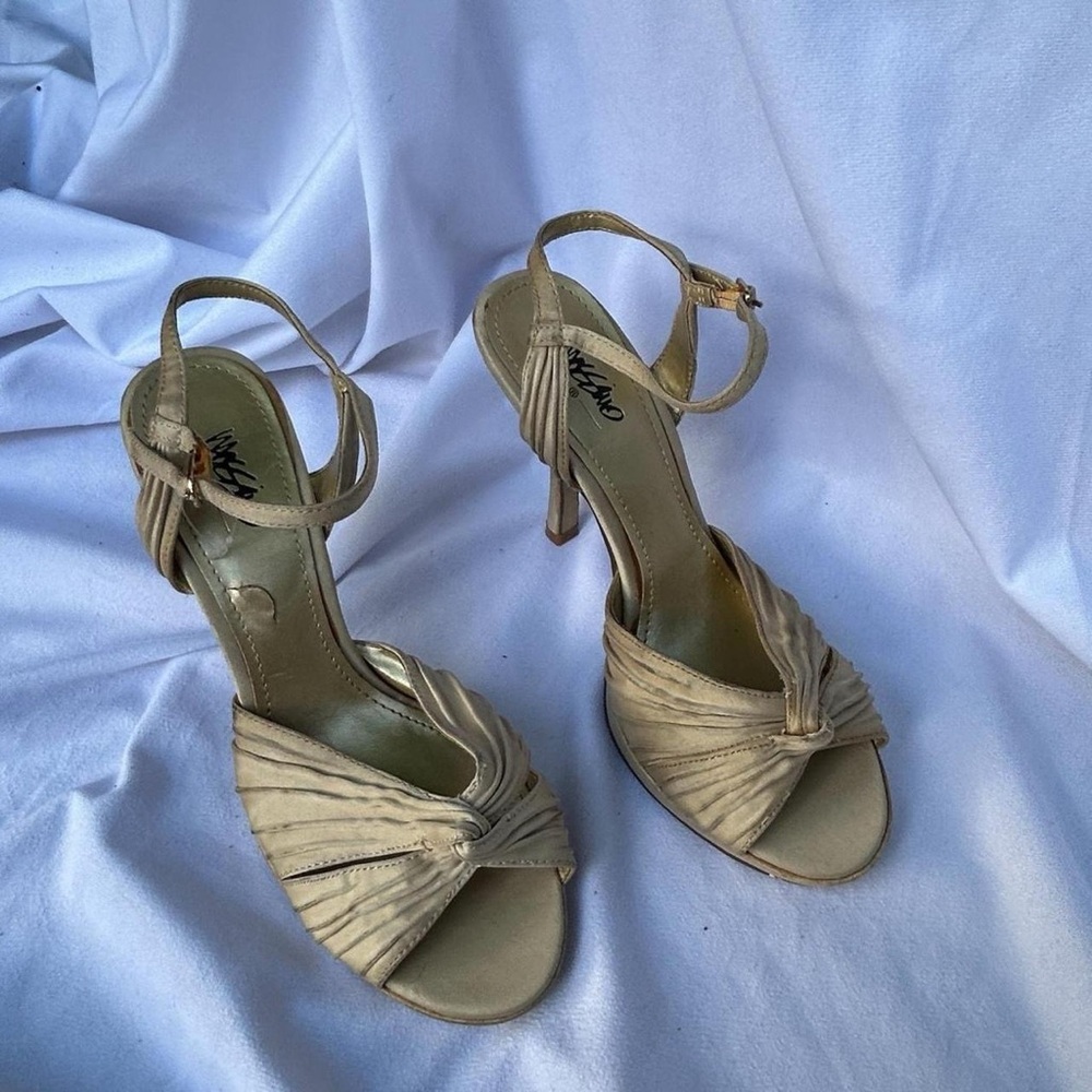 US 8 Mossimo cream sandal heel